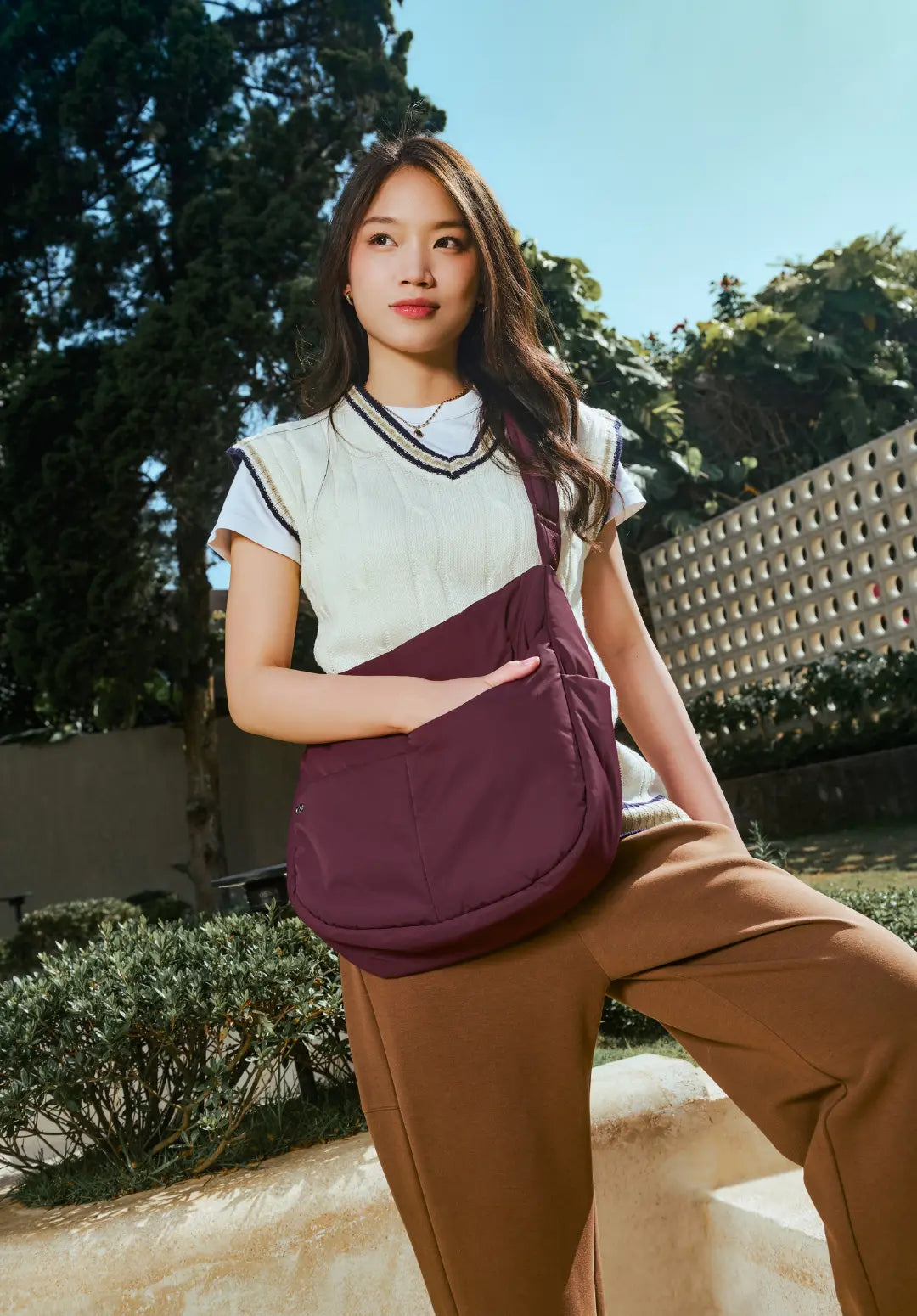 XL SIGNATURE POCKET CROSSBODY BAG IN WINE