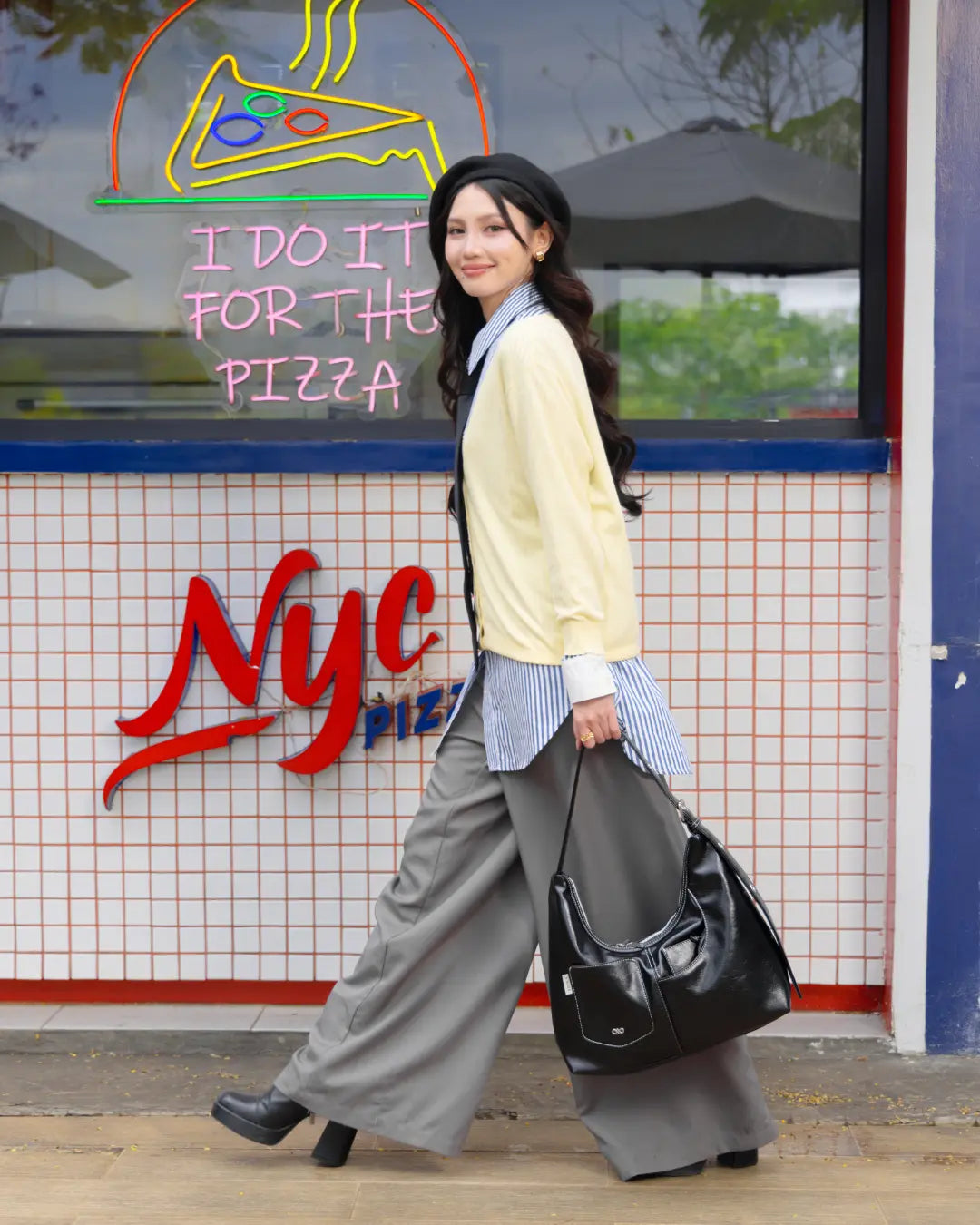 SIGNATURE POCKET LEATHER HOBO BAG IN BLACK TSL Singapore