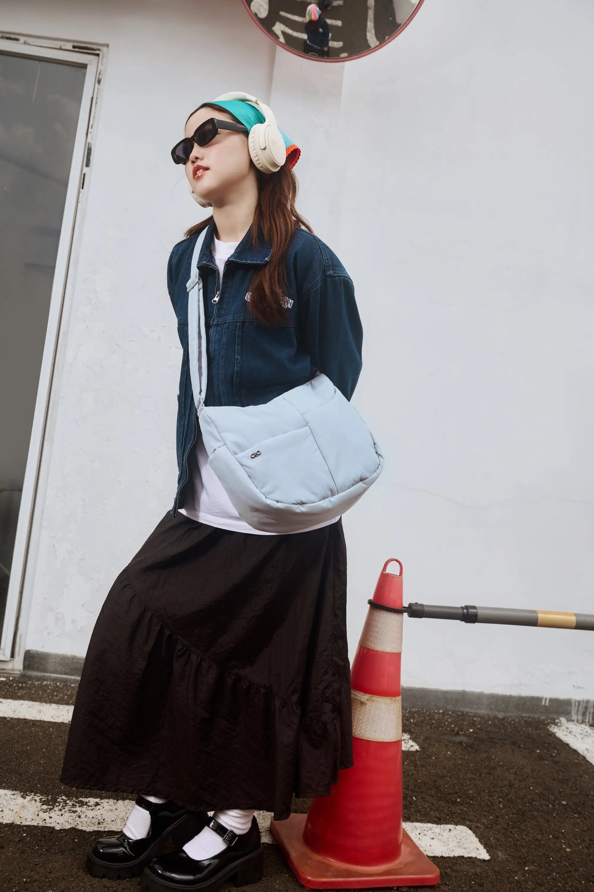 SIGNATURE POCKET CROSSBODY BAG IN COSY LUXE FROST