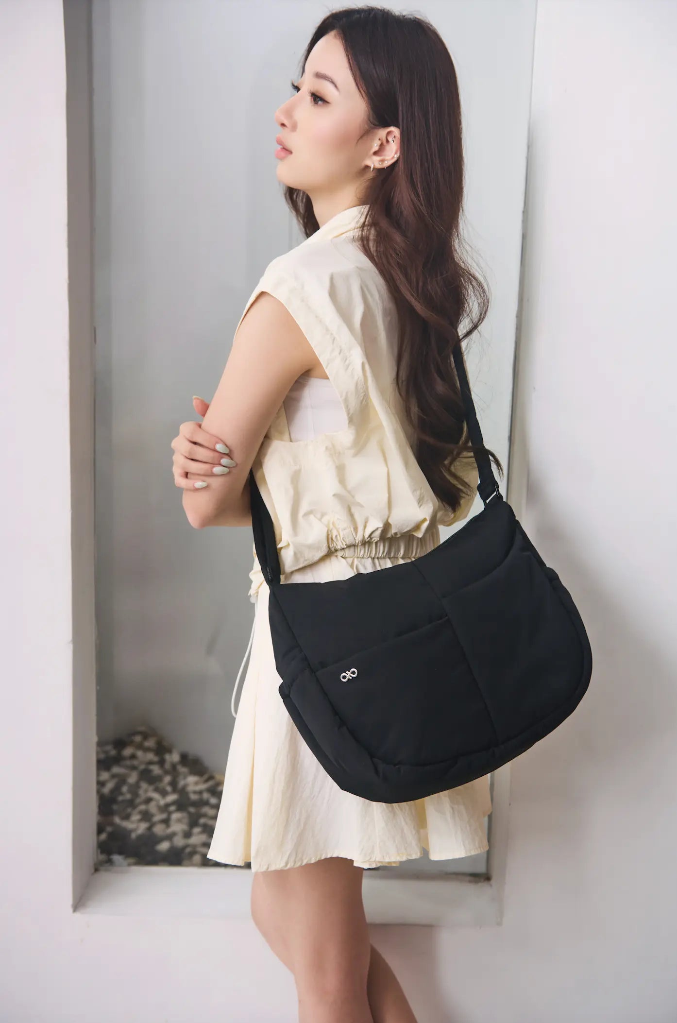 SIGNATURE POCKET CROSSBODY BAG 2.0 IN POSH JET BLACK