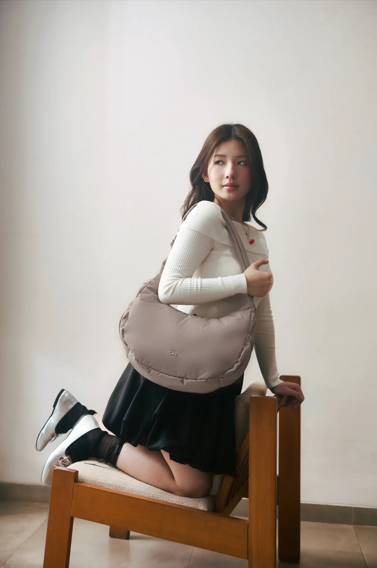 COSY LUXE L CRESCENT BAG 2.0 IN TAUPE