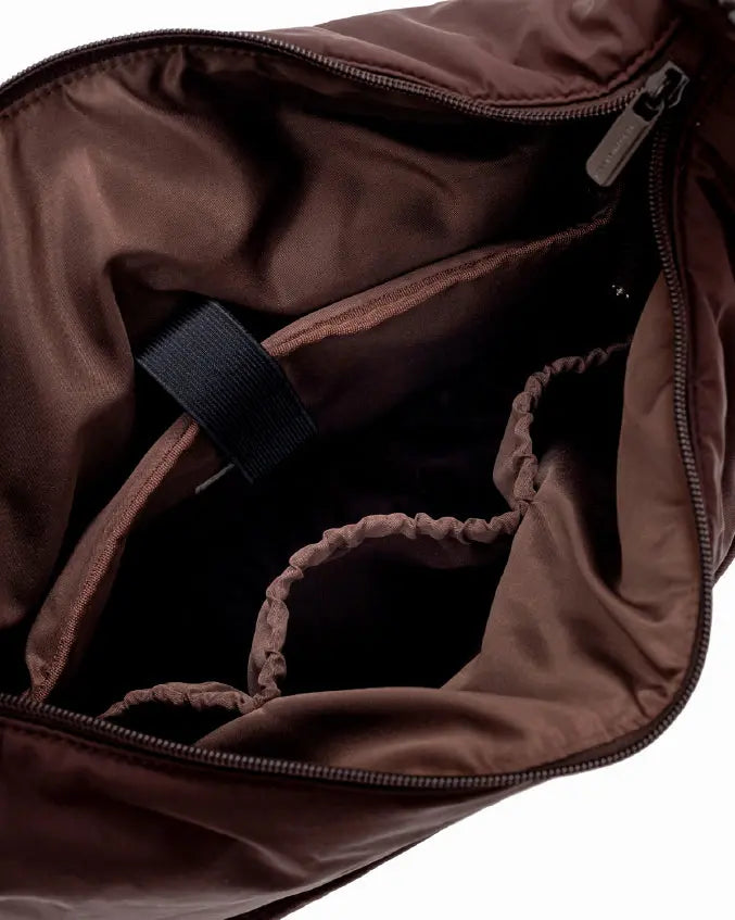 XL SIGNATURE POCKET CROSSBODY BAG IN CHOCO