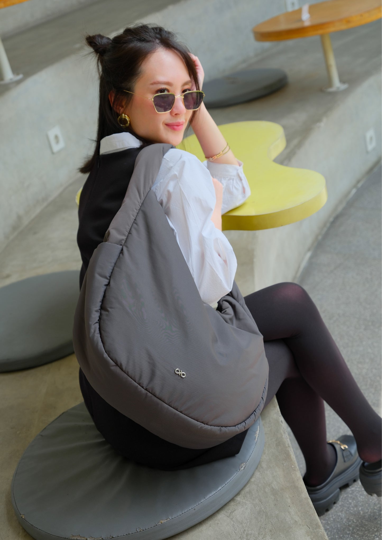 POSH SLOUCHY BAG IN GRAPHITE