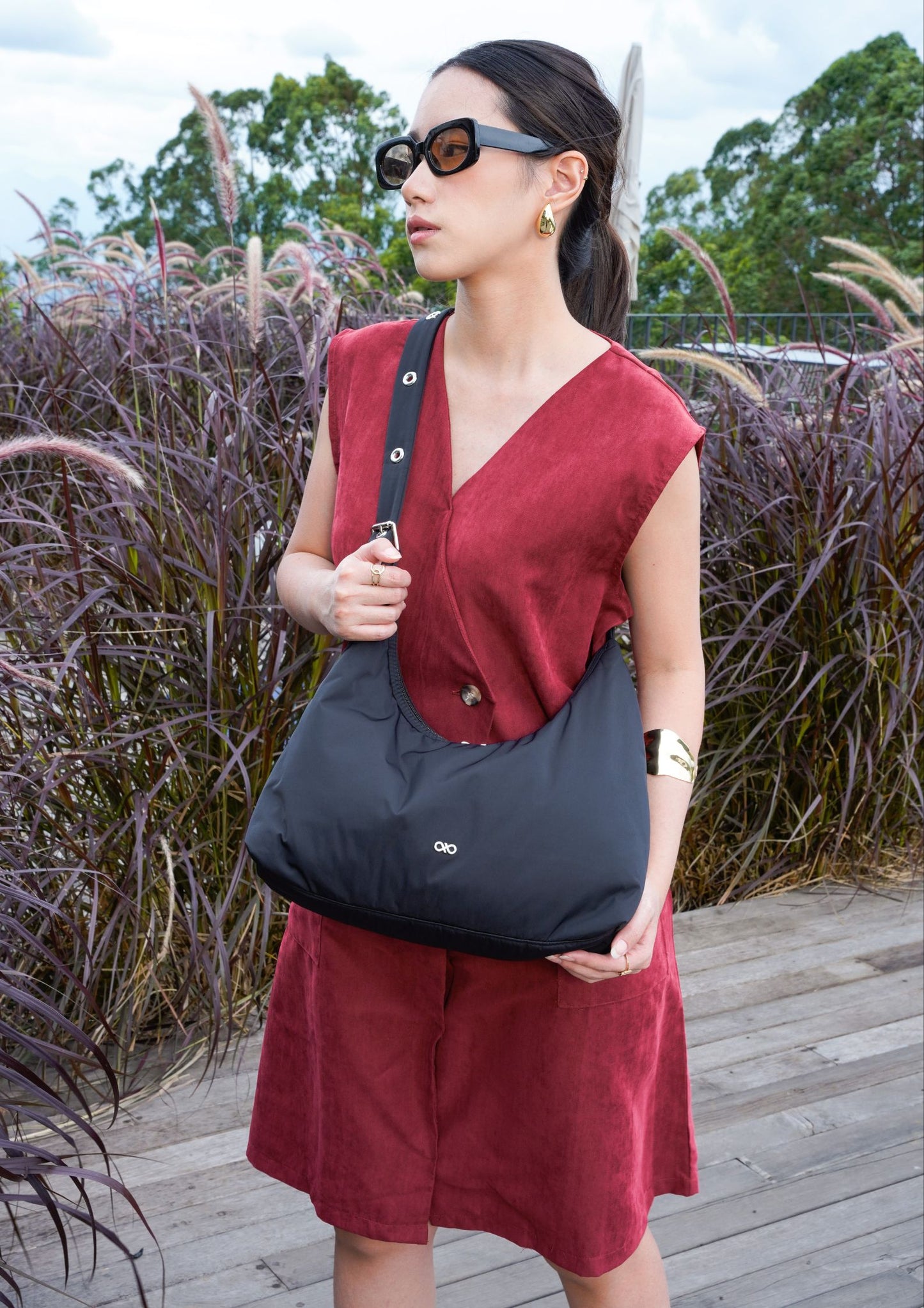 POSH HOBO BAG IN JET BLACK