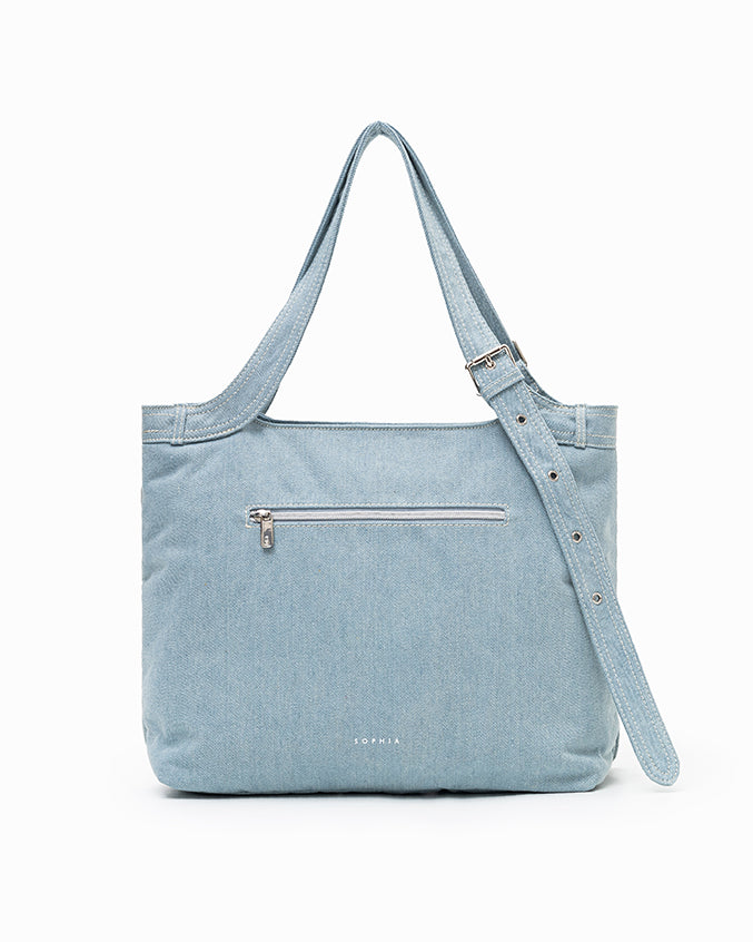 SIGNATURE POCKET DENIM TOTE BAG IN MID WASH DENIM