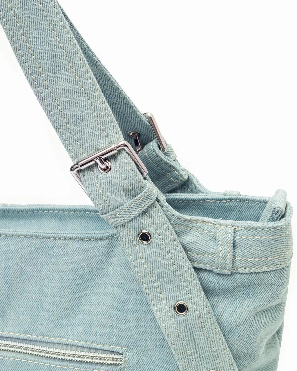 SIGNATURE POCKET DENIM TOTE BAG IN LIGHT WASH DENIM TSL Singapore