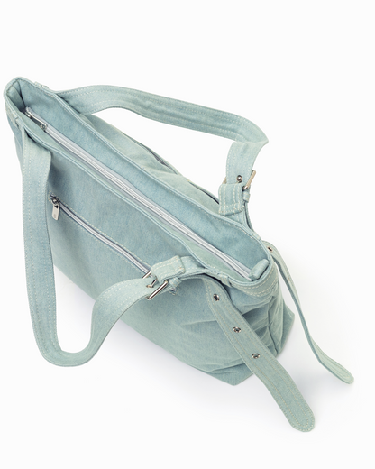SIGNATURE POCKET DENIM TOTE BAG IN LIGHT WASH DENIM
