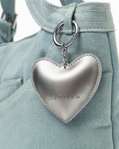 SIGNATURE POCKET DENIM TOTE BAG IN LIGHT WASH DENIM