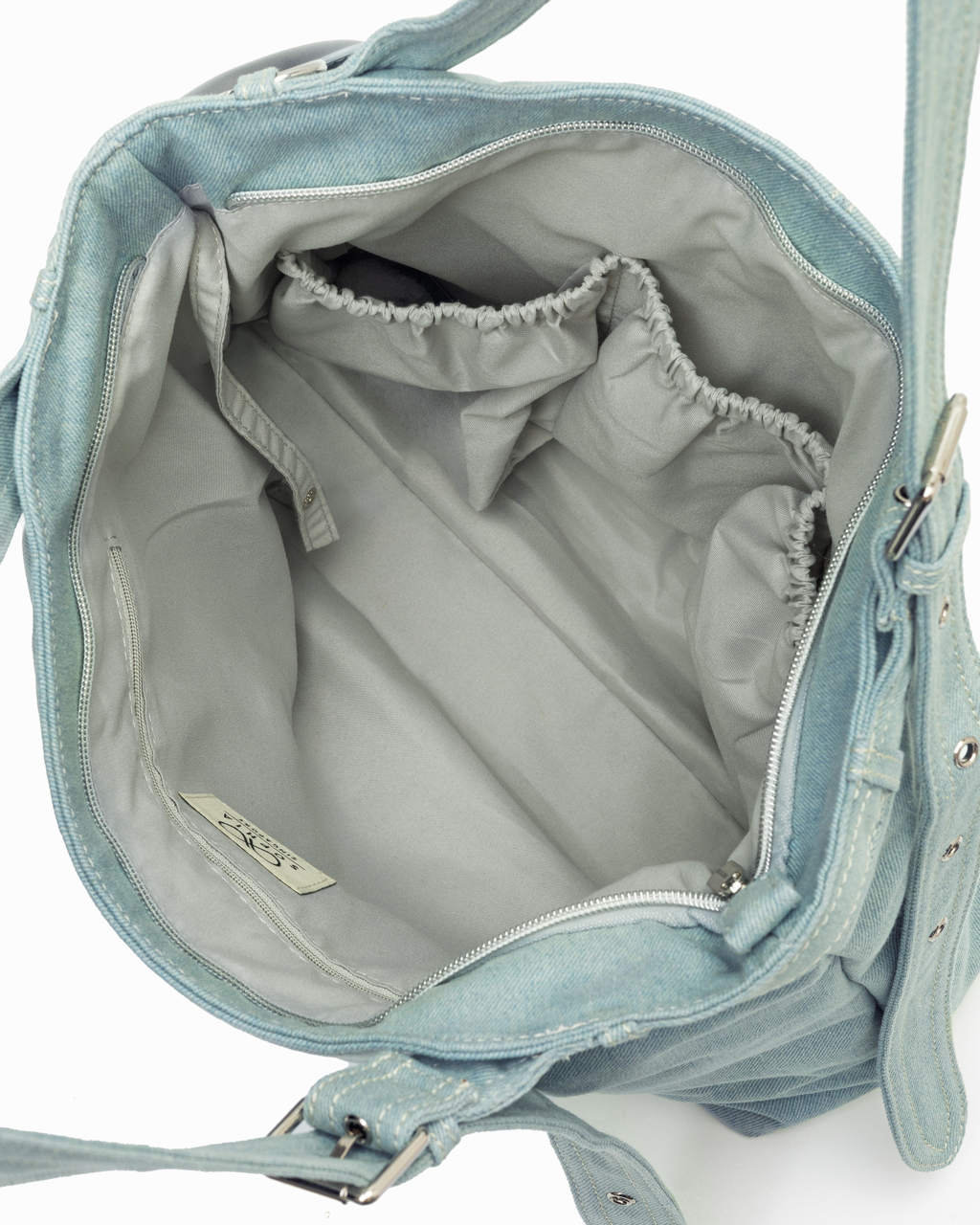 SIGNATURE POCKET DENIM TOTE BAG IN LIGHT WASH DENIM