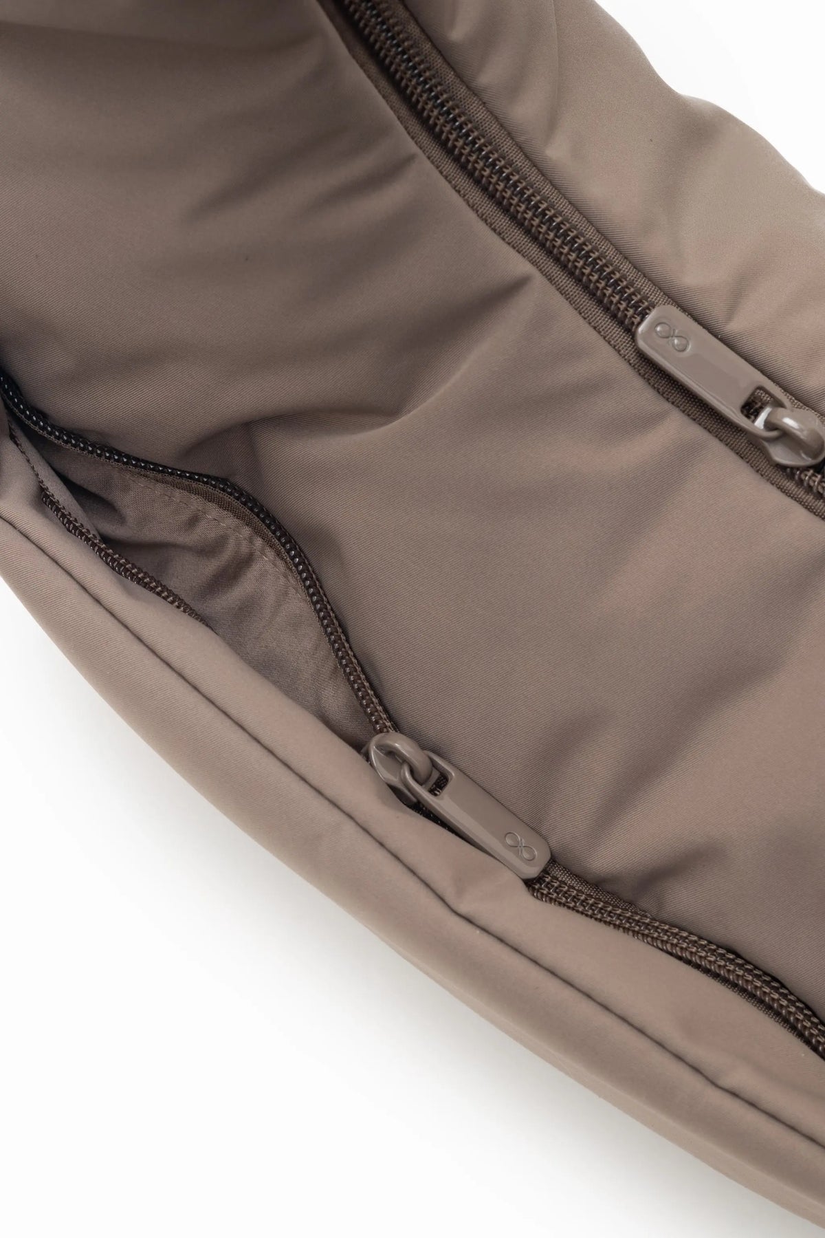 COSY LUXE L CRESCENT BAG 2.0 IN TAUPE 