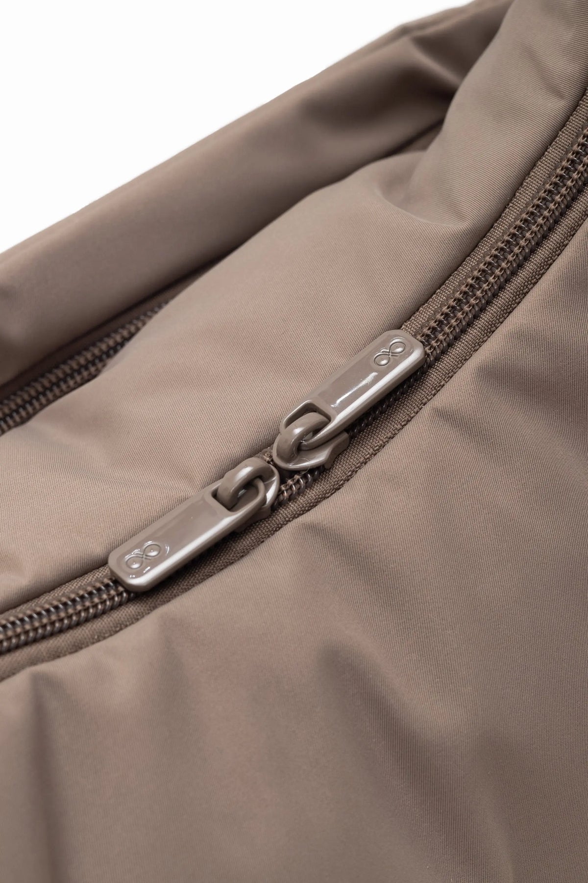 COSY LUXE L CRESCENT BAG 2.0 IN TAUPE 