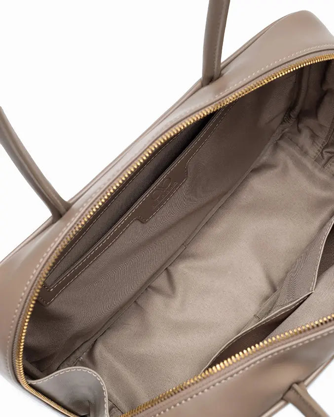 SIGNATURE POCKET M REI TOTE BAG IN TAUPE TSL Singapore