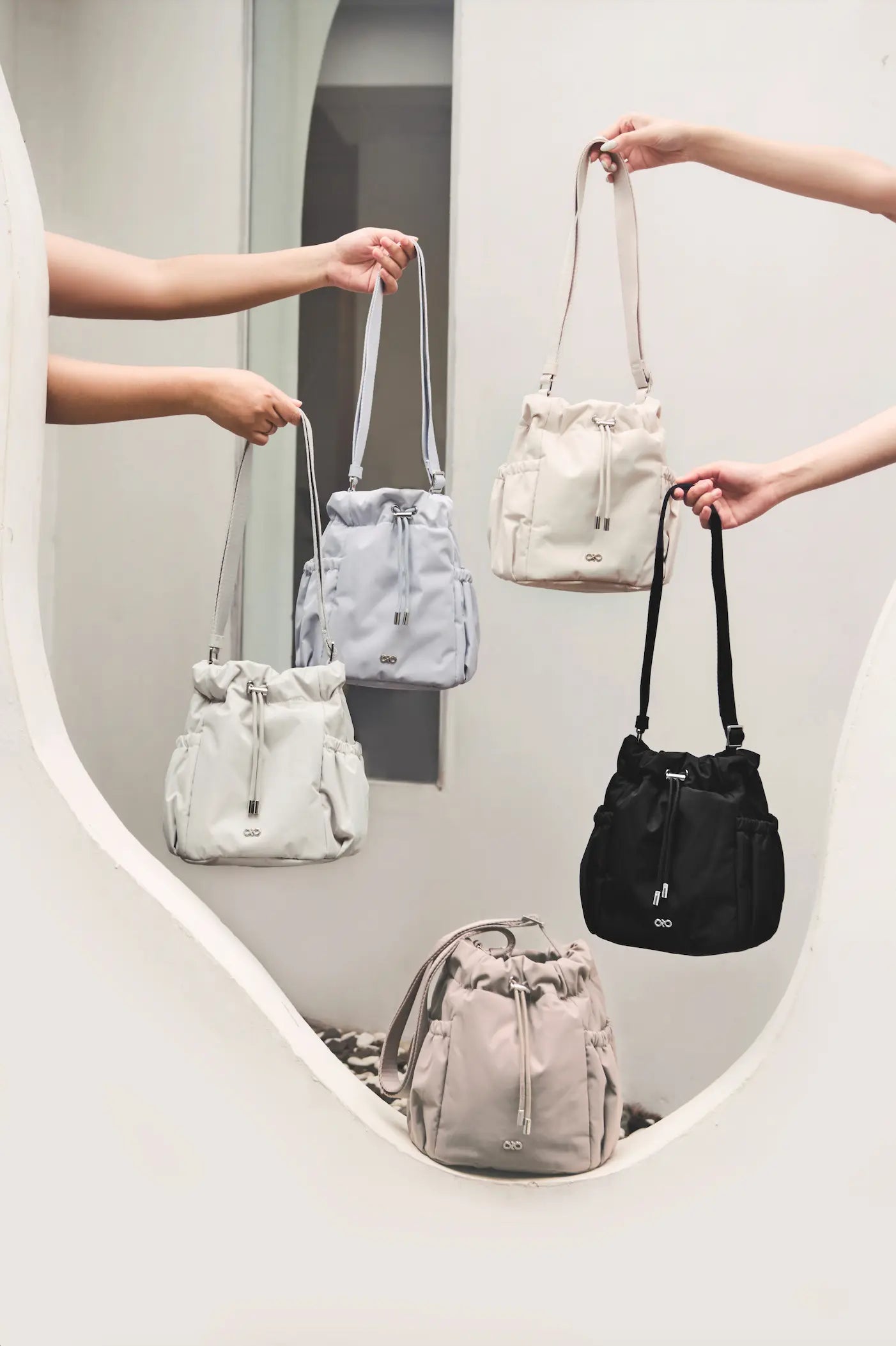 COSY LUXE BUCKET BAG IN OAT 
