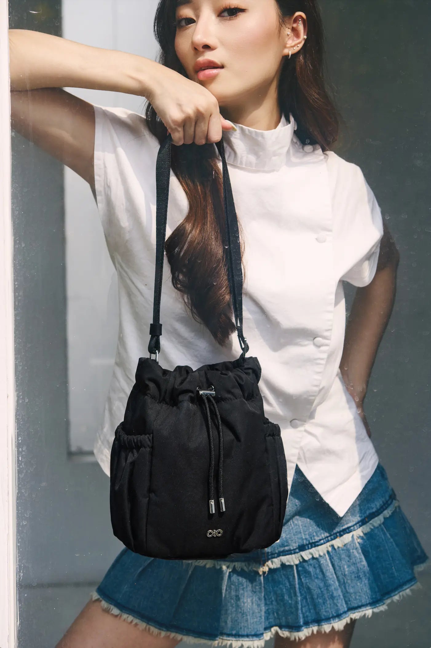 COSY LUXE BUCKET BAG IN JET BLACK 