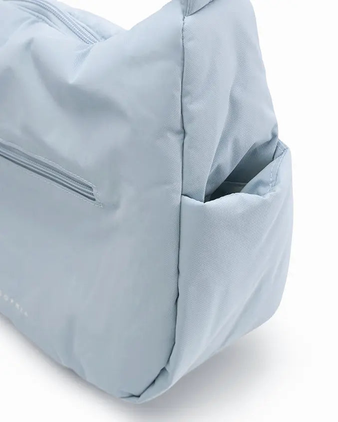 SIGNATURE POCKET CROSSBODY BAG IN COSY LUXE FROST 