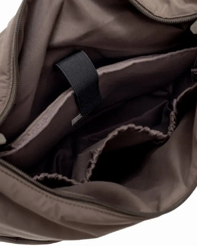 XL SIGNATURE POCKET CROSSBODY BAG IN TAUPE 