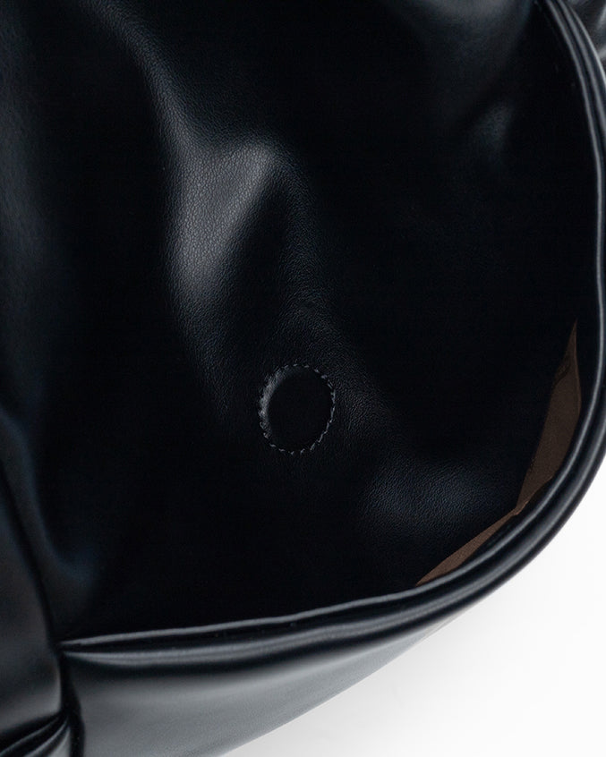 SIGNATURE POCKET SLOUCHY HOBO IN BLACK