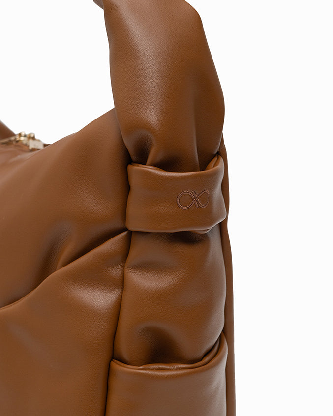 SIGNATURE POCKET SLOUCHY HOBO IN CAMEL