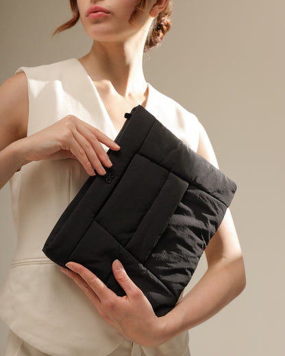 COSY PUFFY CLUTCH BAG IN JET BLACK