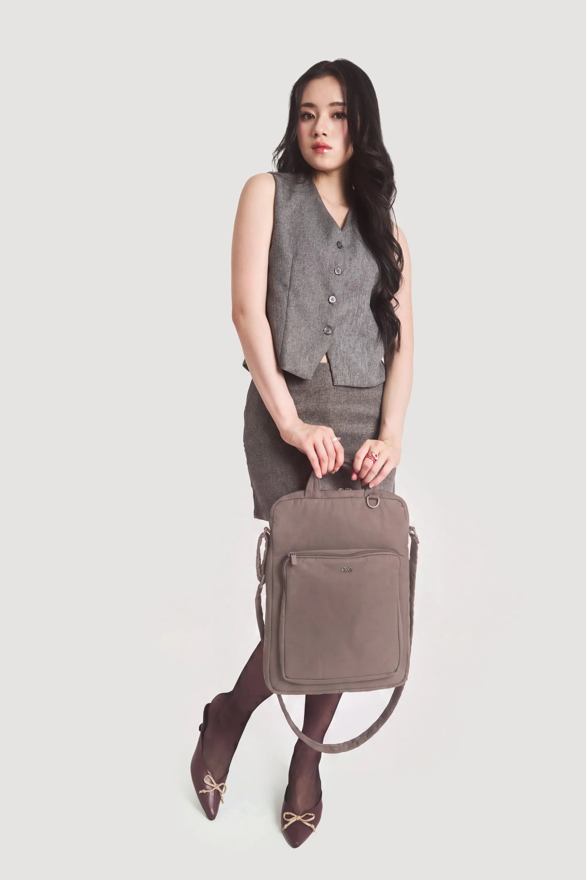 POSH LAPTOP BAG IN TAUPE 